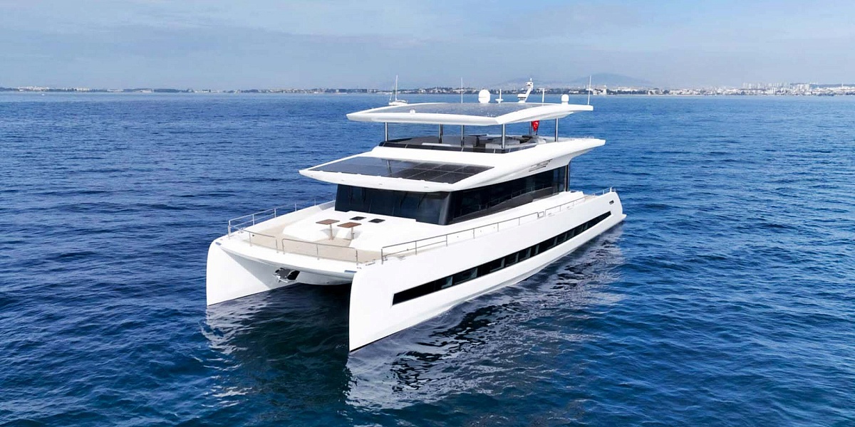 Аренда катамарана на солнечных батареях Vision F Yacht ATRAVERSIA во Франции